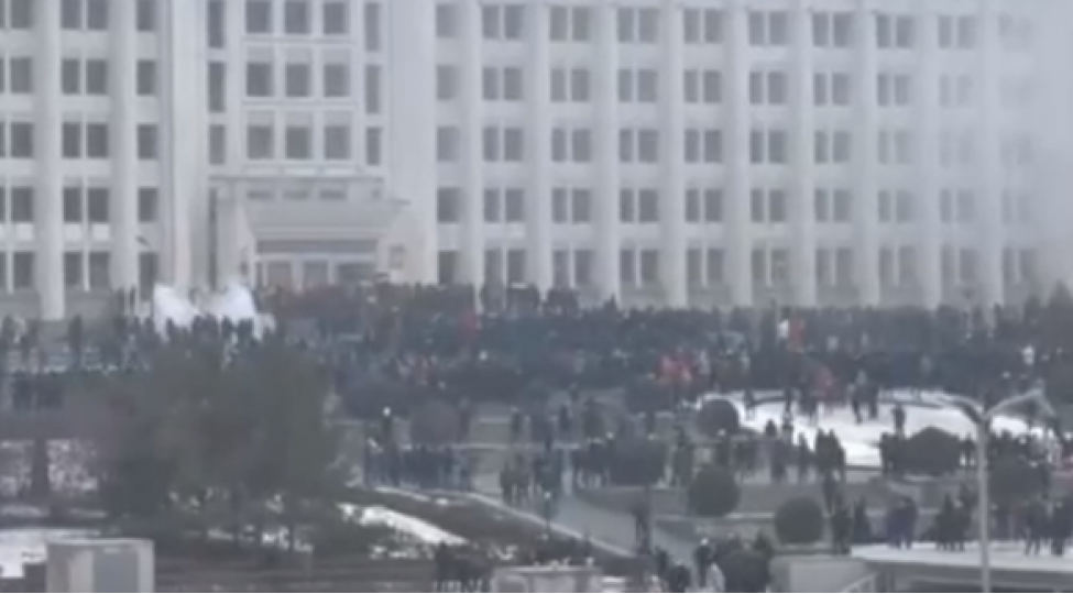 almatida-belediyye-binasina-hucum-edildi