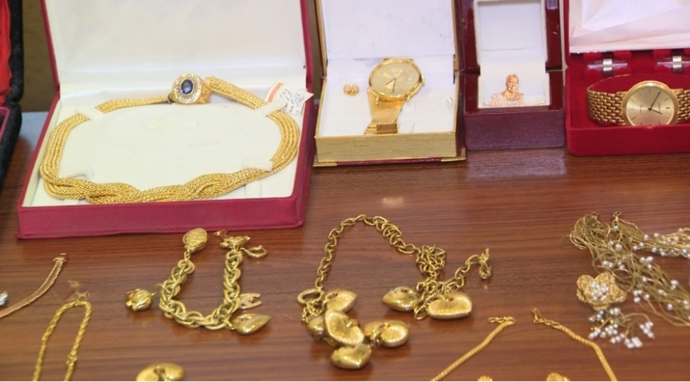 bakida-evden-150-min-dollarliq-qizil-ogurlanib-video