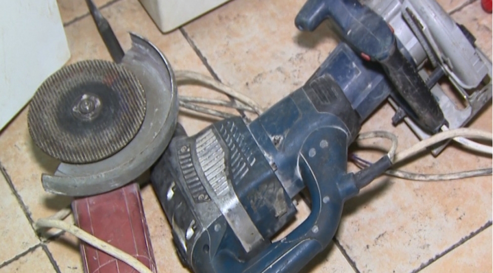 nardaranda-evden-ogurluq-eden-usta-ve-tanishlari-tutulub-video