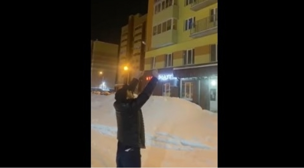 rusiyada-genc-qizi-olumden-xilas-eden-azerbaycanli-video