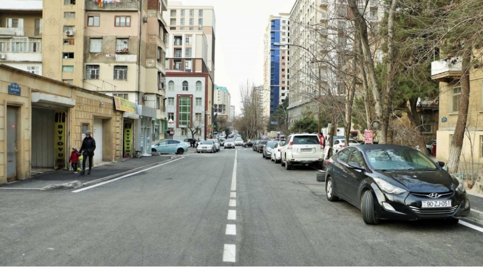 bakinin-qarabag-kuchesi-esasli-temir-olunub-fotovideo