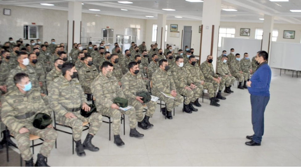 herbi-qulluqchularin-psixoloji-sahede-maariflendirilmesi-uzre-tedbirler-kechirilib-foto