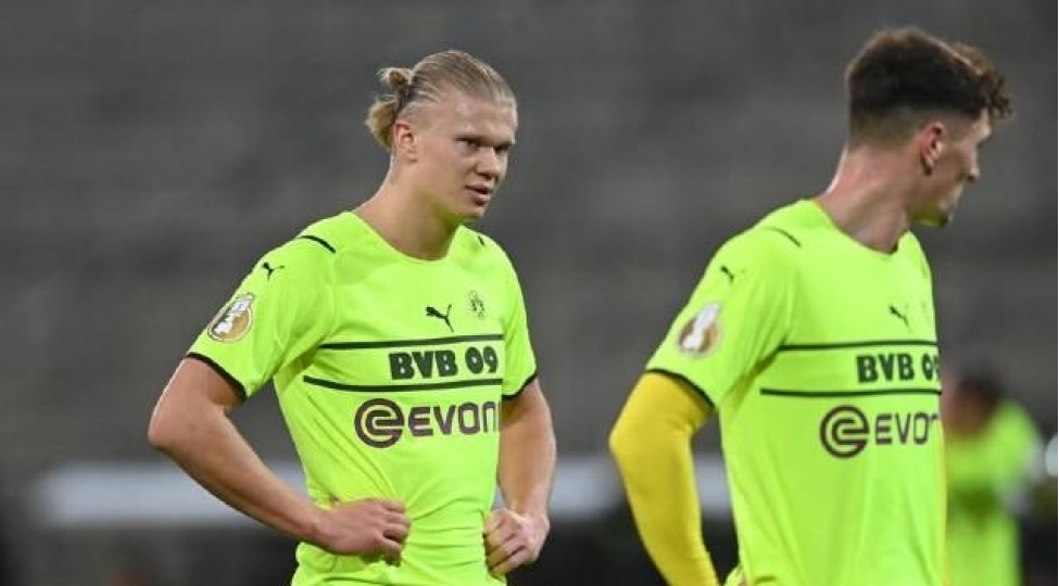 borussiya-kubokda-mubarizeni-dayandirdi-video