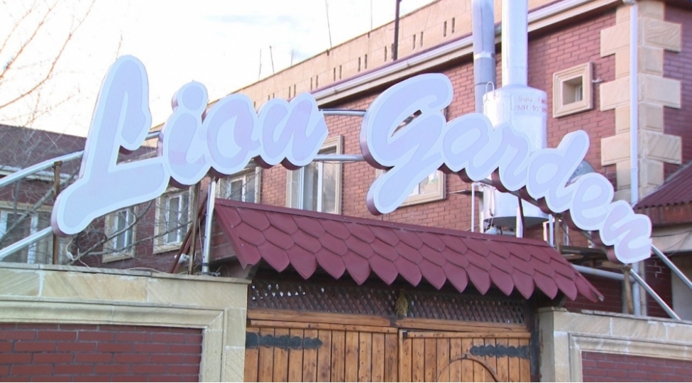 bakida-restoranda-yas-meclisi-teshkil-eden-shexsler-hebs-edilib-video