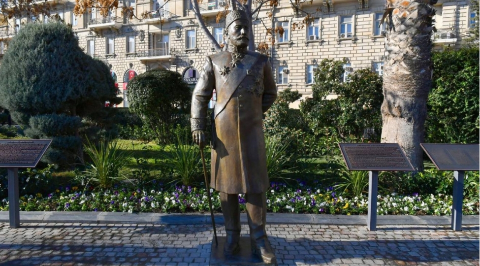 eger-heykel-bashqa-bir-formada-olsaydi-onda-da-tenqidler-olacaqdi-nazir