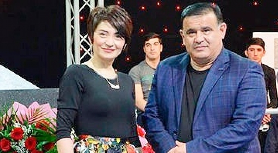 aglima-da-gelmezdi-ki-heyat-yoldashim-fedaye-ile-duet-oxudugum-uchun-qisqanar-tacir-shahmalioglu