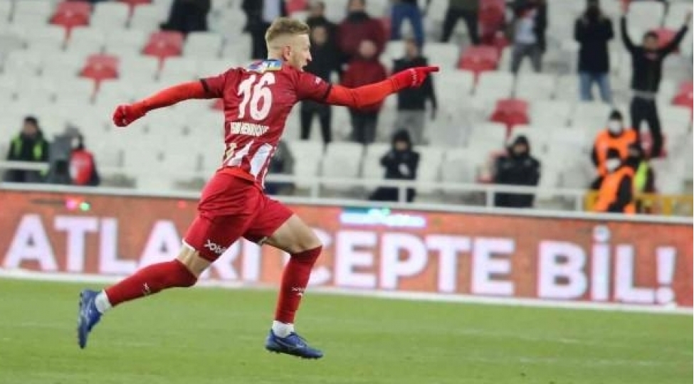 sabiq-qarabaglidan-fenerbaxchaya-mohteshem-qol-video