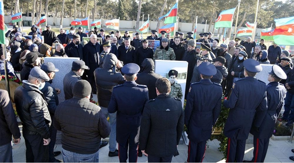 shehidlerin-xatiresine-hesr-olunmush-anim-merasimleri-kechirilib-video-3