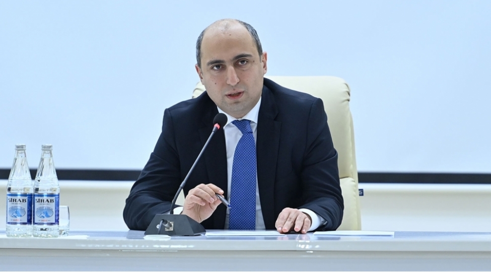 emin-emrullayev-brifinq-kechirir-canli