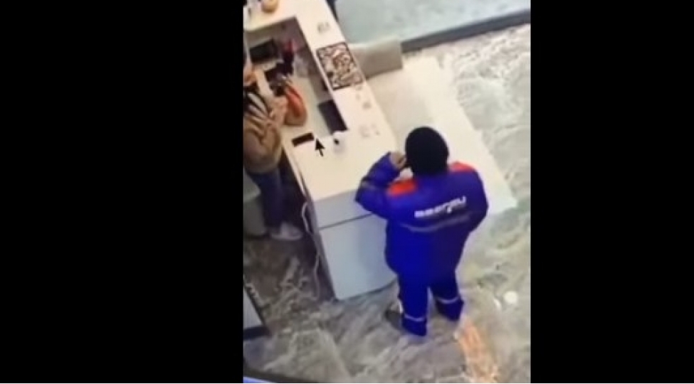 saxta-azersu-emekdashi-80-manat-teleb-edib-ve-alib