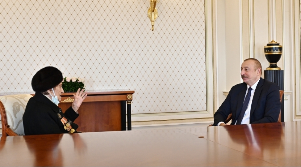 prezidentle-fatma-settarovanin-semimi-sohbeti-siz-buna-layiqsiniz