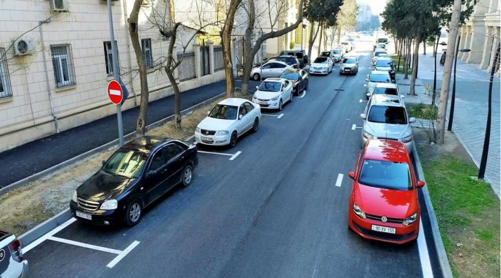 bakinin-elicabbar-oruceliyev-kuchesi-esasli-temir-olunub-video