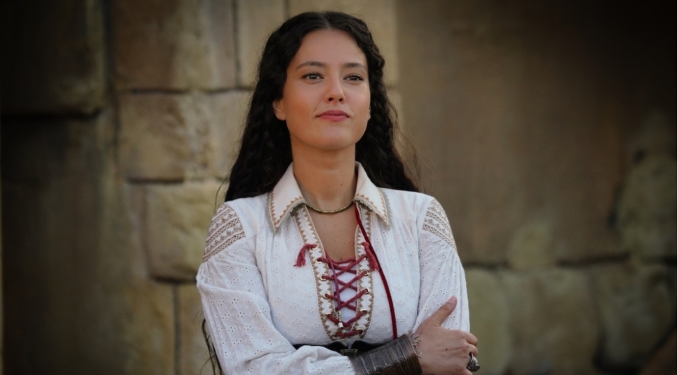 pelin-akil-koronavirusa-yoluxdu-chekilishler-dayandi