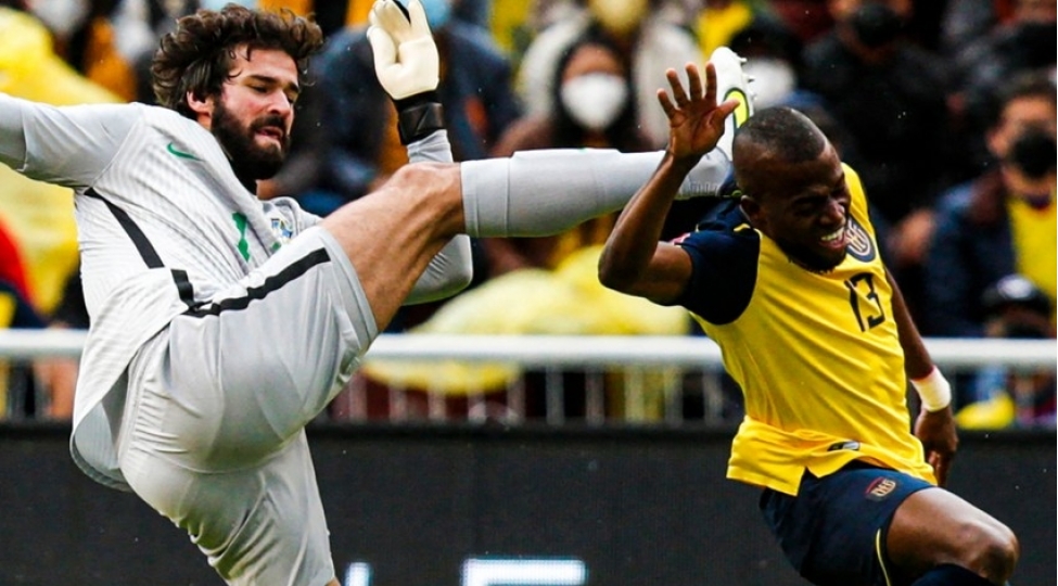 braziliya-yigmasinin-qapichisi-muasir-futbolun-tarixine-dushub-video