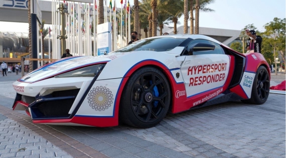 dunyanin-en-suretli-ve-bahali-tecili-yardim-mashini-foto