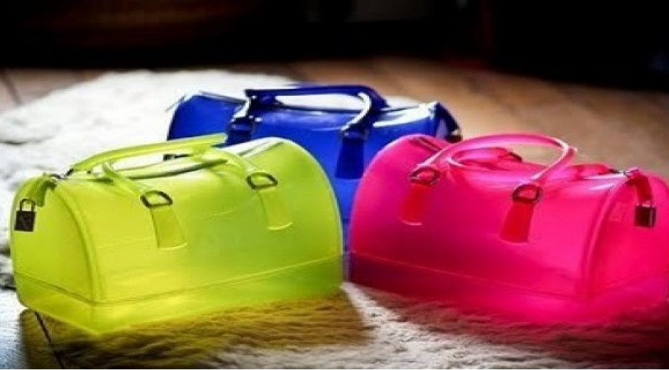 qadinlarin-esas-aksessuari-rengli-chantalar