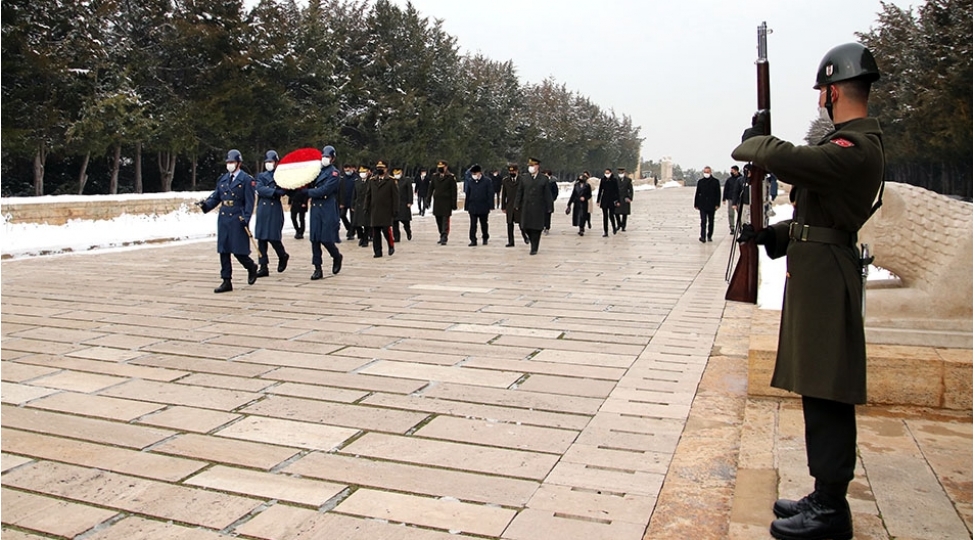 azerbaycan-numayende-heyeti-anitqebri-ziyaret-edib-foto
