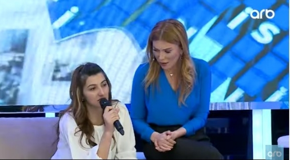 gelin-efirde-qayinanasini-oldurduyunu-etiraf-etdi-bilmeyerek-onu-iteledim-bashi-dasha-deydi