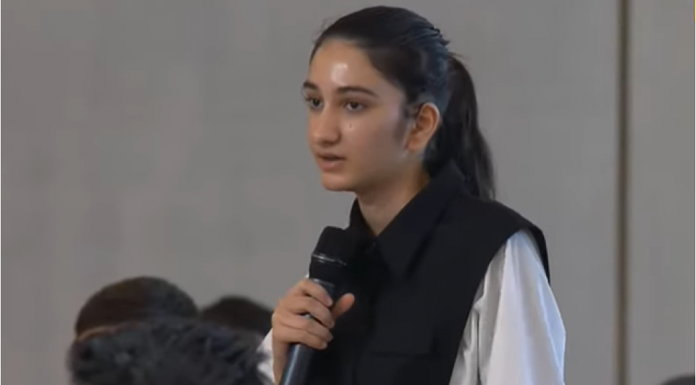 prezident-polad-heshimovun-qizi-ile-danisharken-kederlendi-video