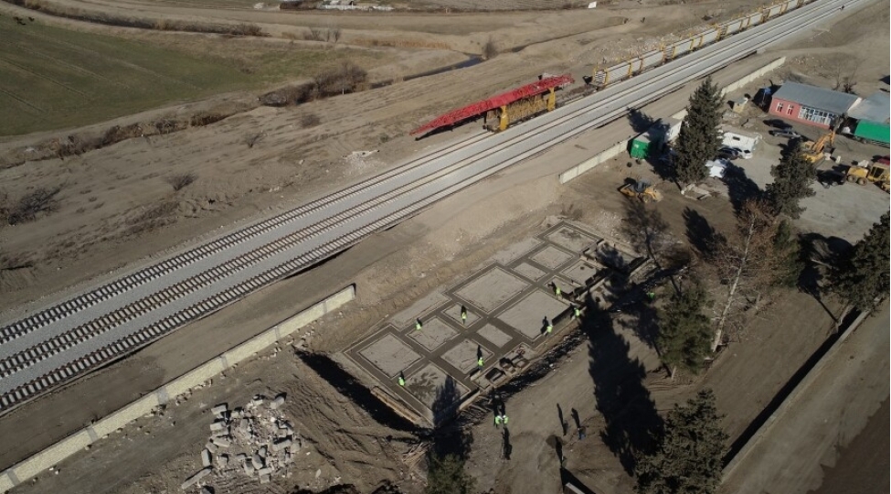 berde-agdam-demir-yolunda-stansiyalarin-tikintisine-bashlanilib-fotovideo