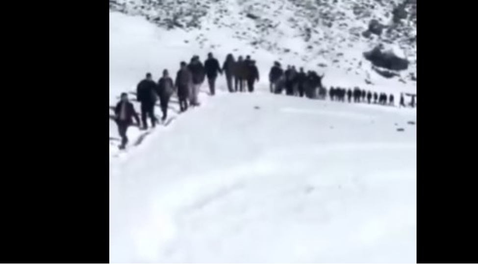 yuzlerle-miqrant-turkiye-serhedine-axishir-video