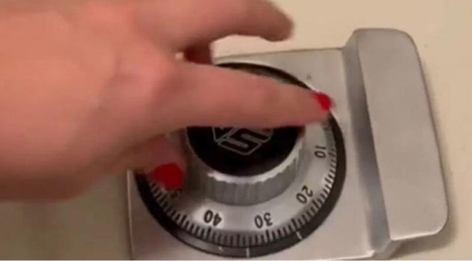 yeni-kochduyu-evde-gizli-seyf-tapdi-video