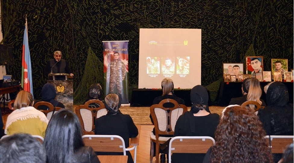 shehidlerin-xatiresine-hesr-olunmush-anim-merasimleri-kechirilib-video-5