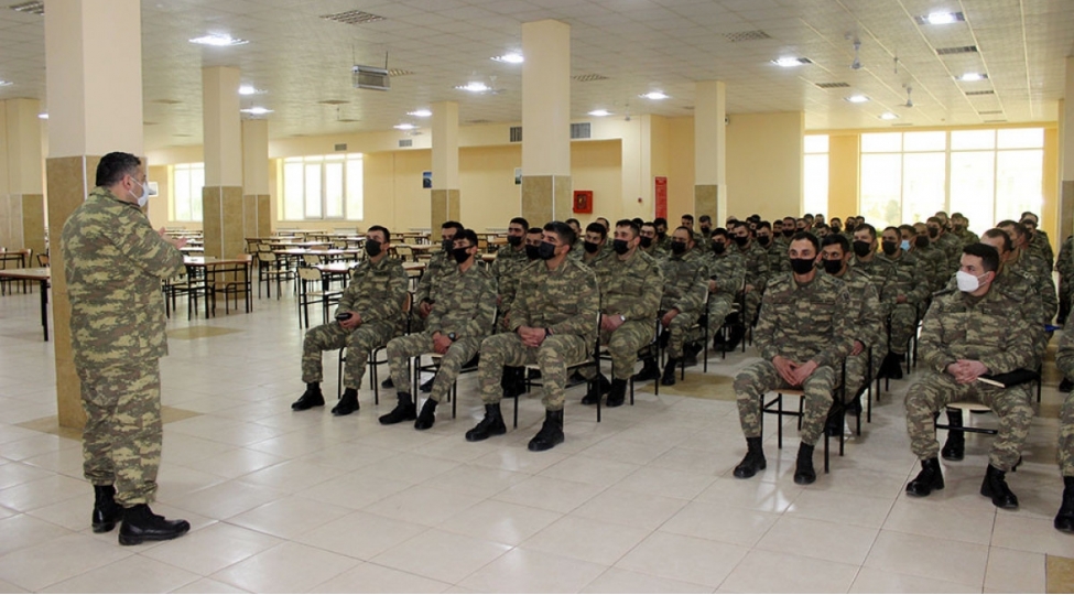 herbi-qulluqchularin-psixoloji-sahede-maariflendirilmesi-uzre-tedbirler-kechirilib