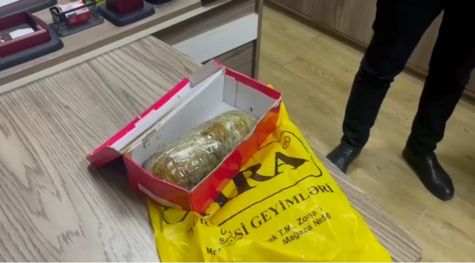 xirdalanda-narkotik-satan-kechmish-mehkum-tutulub