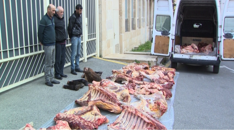 yararsiz-et-satan-deste-uzvleri-tutulub-video