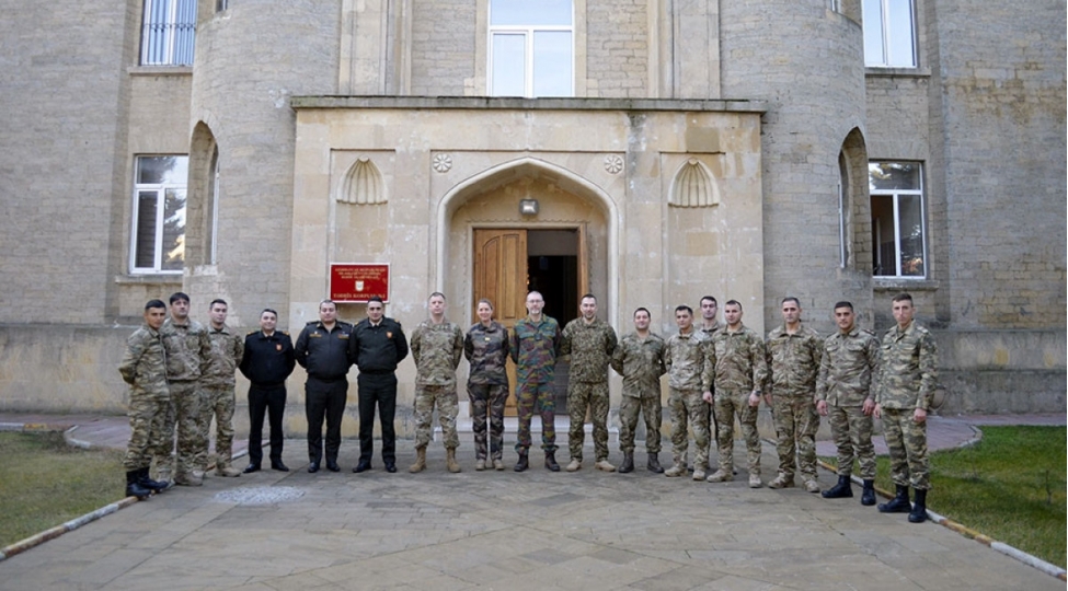 bakida-nato-nun-telim-kursu-kechirilir-foto