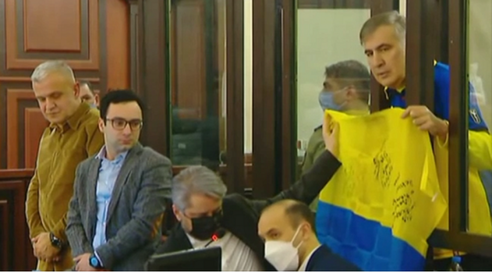 saakashvili-mehkeme-zalinda-ukraynanin-dovlet-himnini-ifa-edib-video