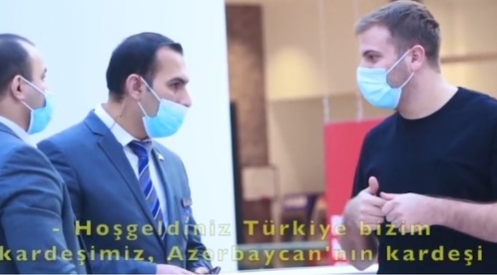 turkiyeli-yutuberler-bakida-sosial-eksperiment-heyata-kechiribler-video