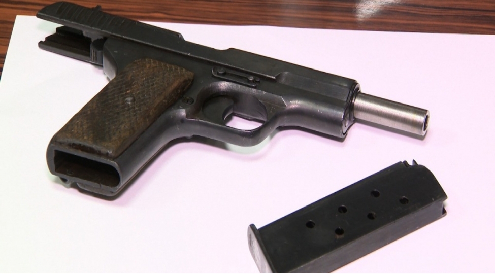 bakida-odlu-silah-satmaq-isteyen-shexs-tutulub