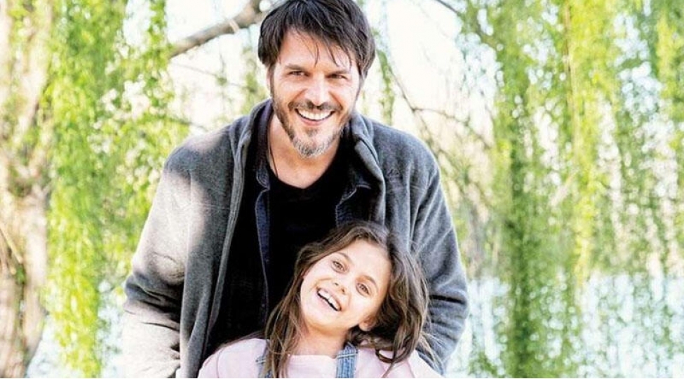 qizi-ile-rol-aldigi-seriali-5-milyon-defe-izlendi