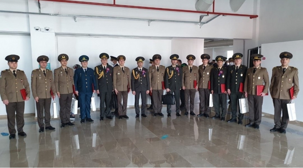 14-herbchimiz-turkiyede-mezun-olub-foto