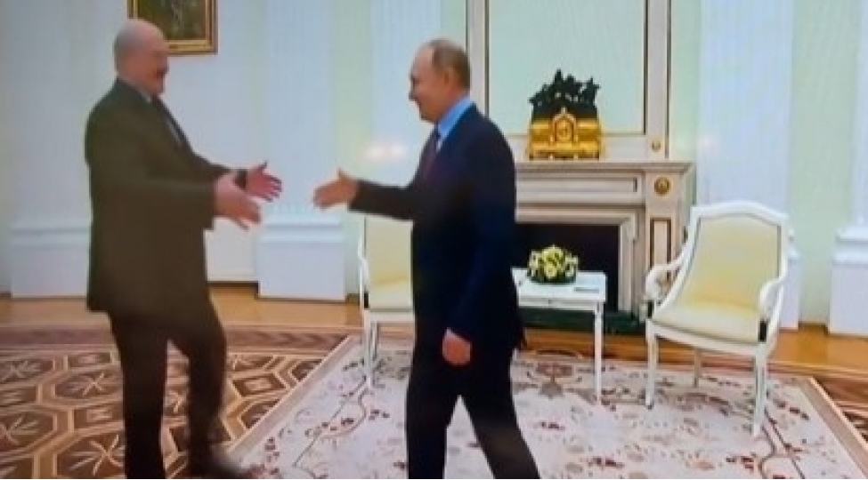putin-lukashenkonu-uzun-masa-arxasinda-qebul-etmedi-video