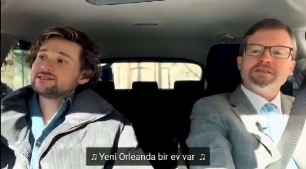 eldarla-amerikali-diplomatinin-dueti-video