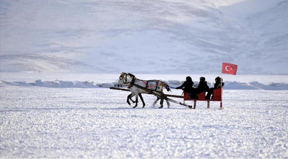 xizek-heveskarlari-childir-golune-axin-edir