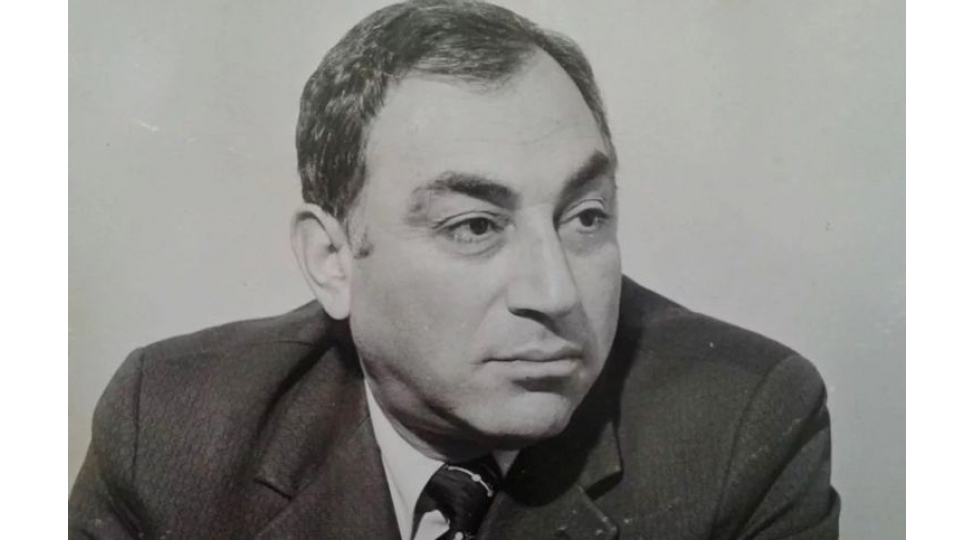 mikayil-abdullayev-nesiminin-portretini-yaradarken-eliaga-kurchaylinin-uz-cizgilerinden-yararlanib