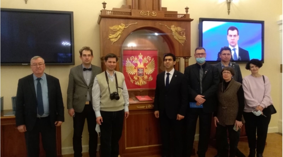pervin-gozelov-rusiyada-kechirilen-yubiley-tedbirinde-meruze-oxuyub-foto