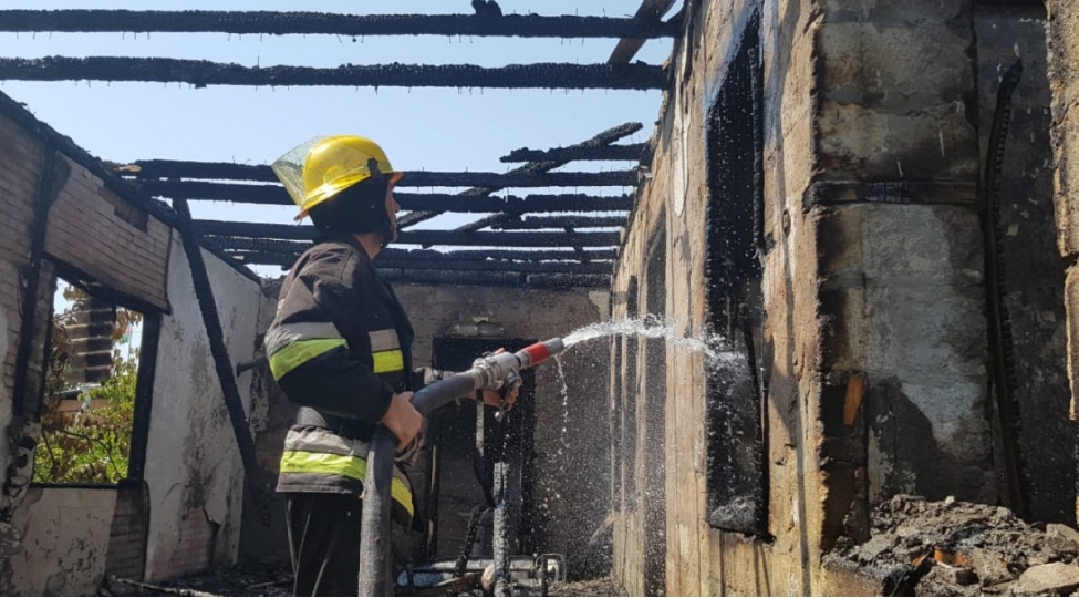 fhn-bazarda-yanginla-bagli-emeliyyat-goruntuleri-yayib-video