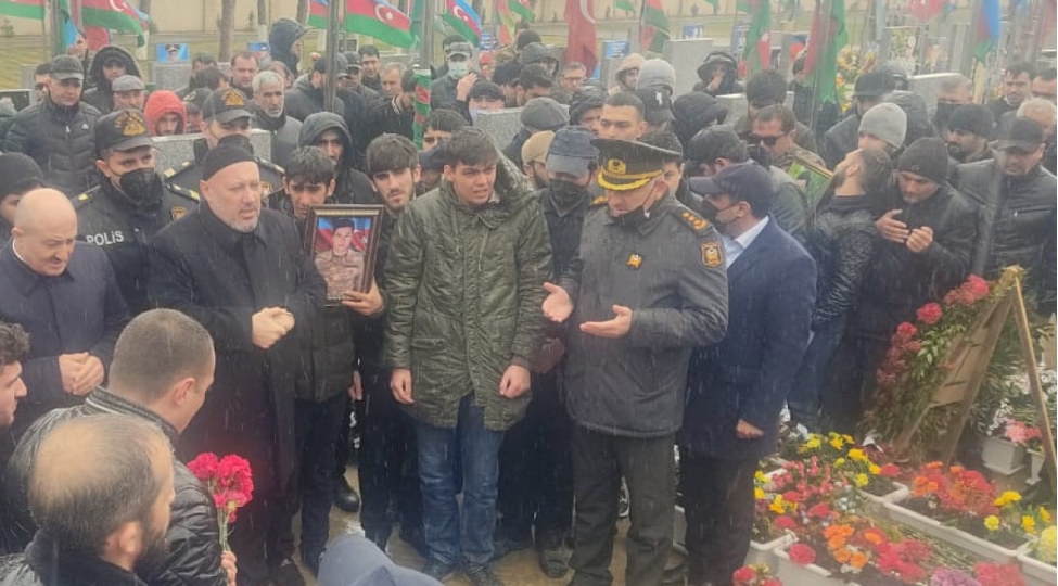 shushada-yol-qezasinda-helak-olan-herbchi-defn-olunub