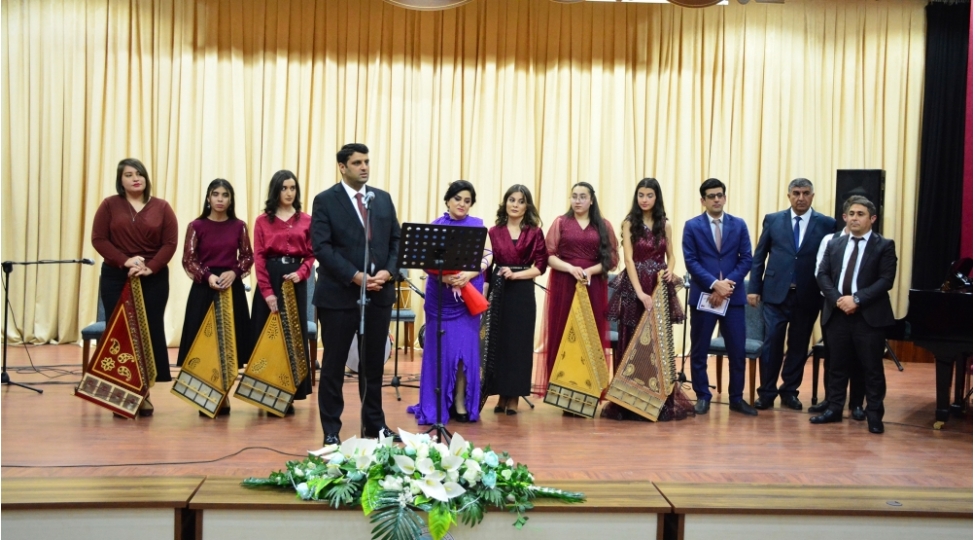 xatun-qizlar-ansamblinin-konserti-ugurla-basha-chatib