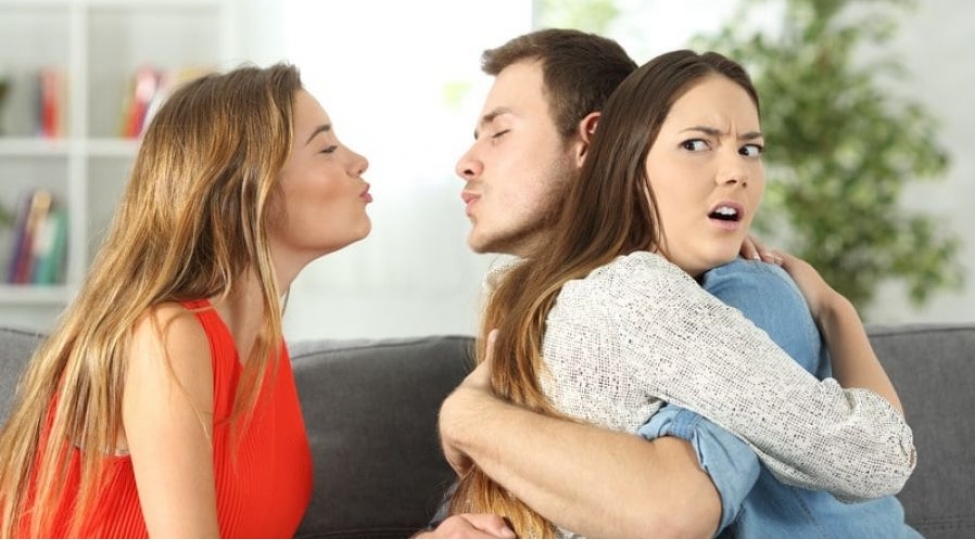 kishiler-niye-xeyanet-edir-foto