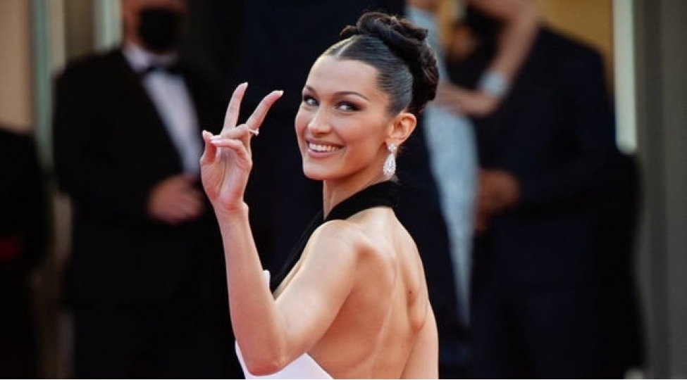 dunyanin-en-gozel-qizindan-ukraynaya-destek-foto