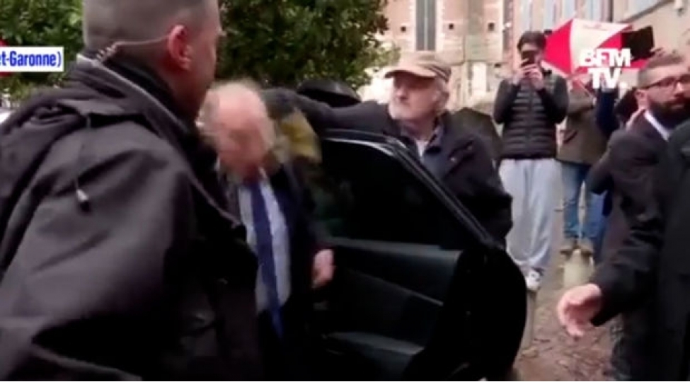 fransa-prezidentliyine-namized-yumurtali-hucuma-meruz-qaldi