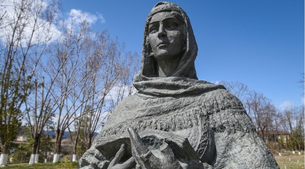 prezident-xurshidbanu-natevanin-190-illiyi-ile-bagli-serencam-imzalayib