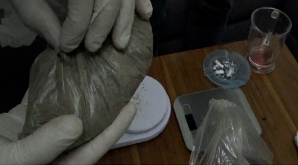 sumqayitda-narkotacir-tutulub-video