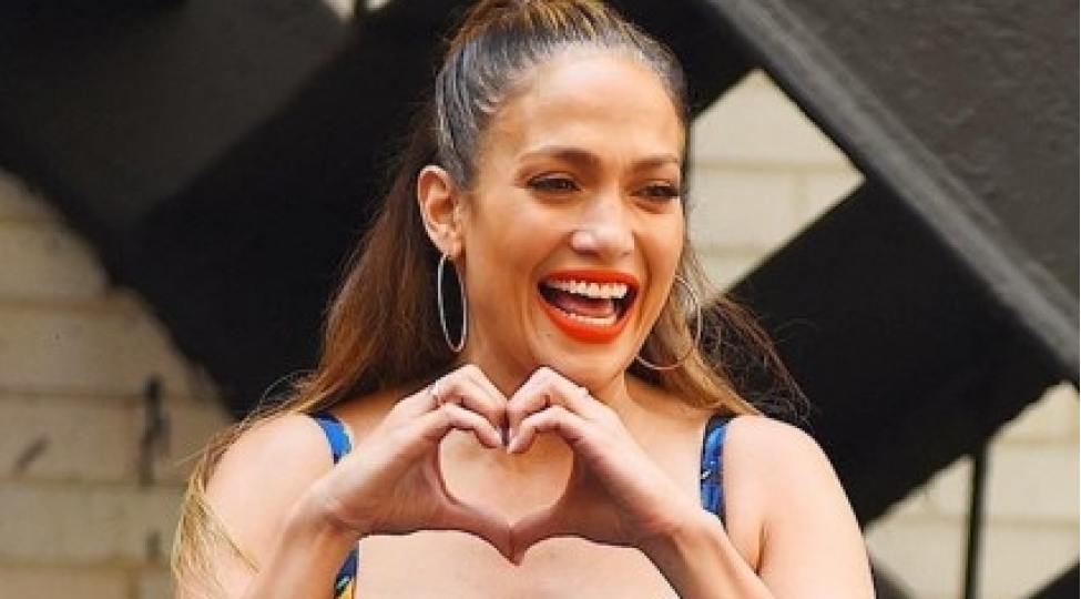 52-yashli-cey-lo-turk-fotoqrafin-kamerasi-qarshisinda-foto